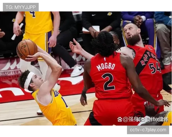 湖人后卫里夫斯左侧腹斜肌二级拉伤，常规赛提前报销